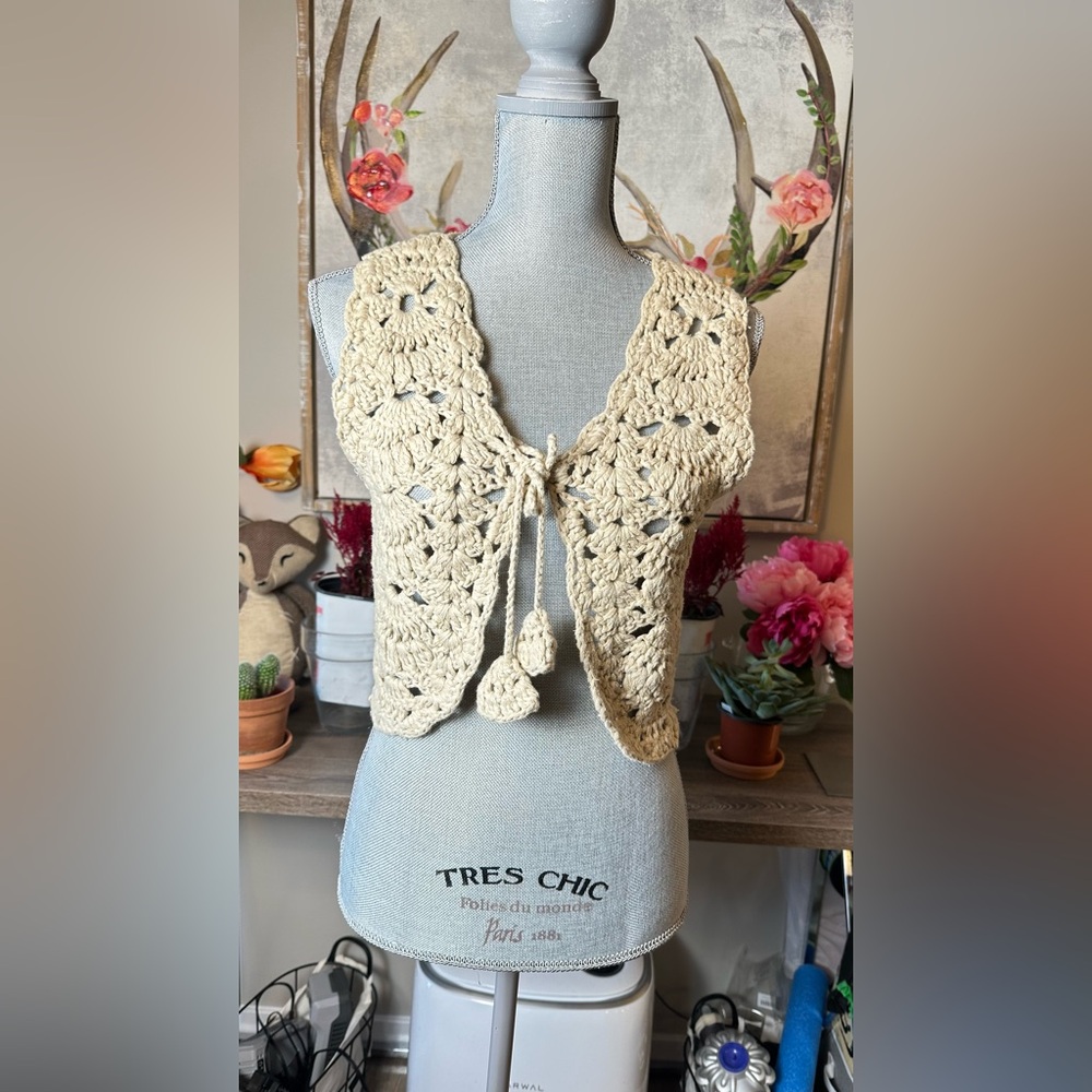 Express cropped crochet vest